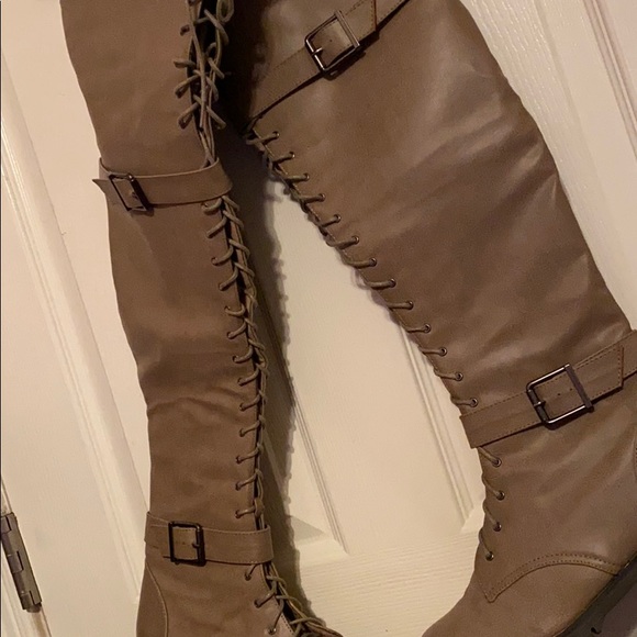 Boot - Picture 5 of 6